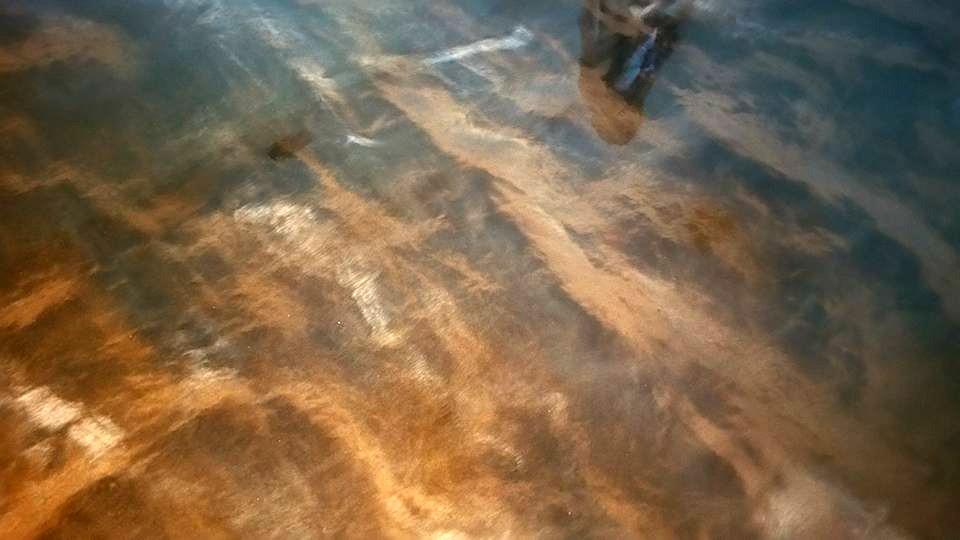 Metallic epoxy resin floor with deep color flow and sheen